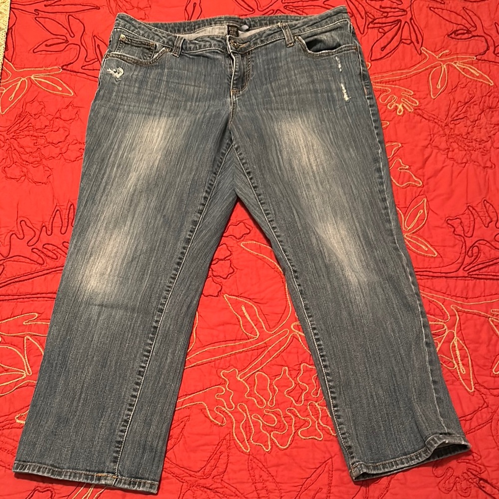 Medium Wash Straight Leg  Cropped Jeans with Distressed Details